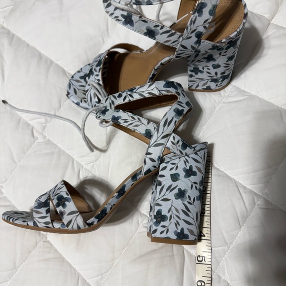 GB black and white block 4” high heels sandals. - Picture 3 of 7